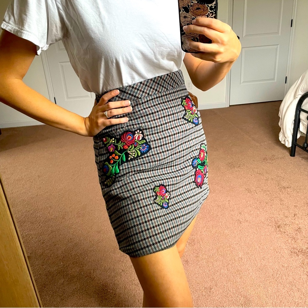 Zara Women's Plaid Tweed Multicolor Skirt Small Embellished Patches Floral 90s